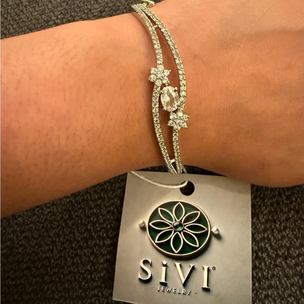 Silver Minimalist Bracelet with Sparkling Charm and Flexible Design